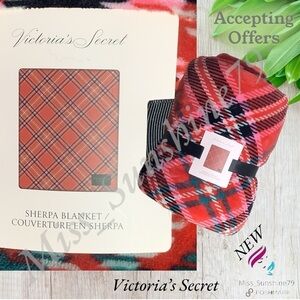 Victoria’s Secret NEW - Sherpa blanket 50 IN x 60 IN